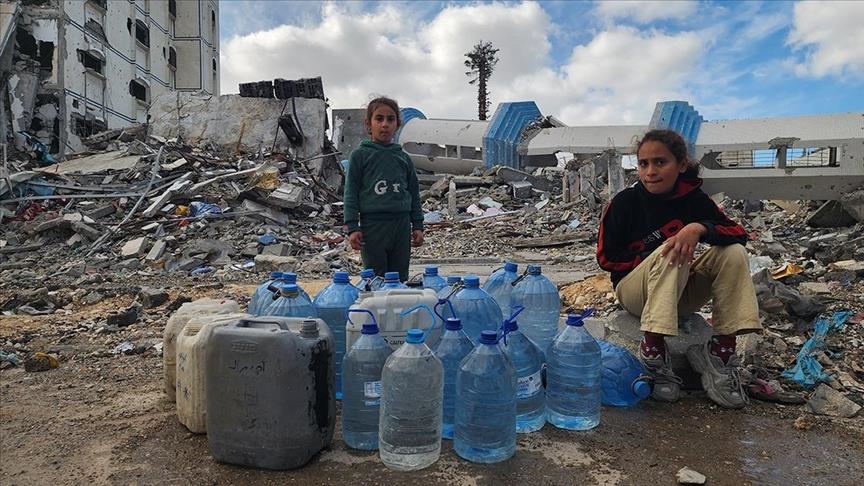 UNRWA: Gazze ile Cibaliya'dan göç eden binlerce Filistinli temiz suya erişimi olmayan çadırlarda yaşıyor