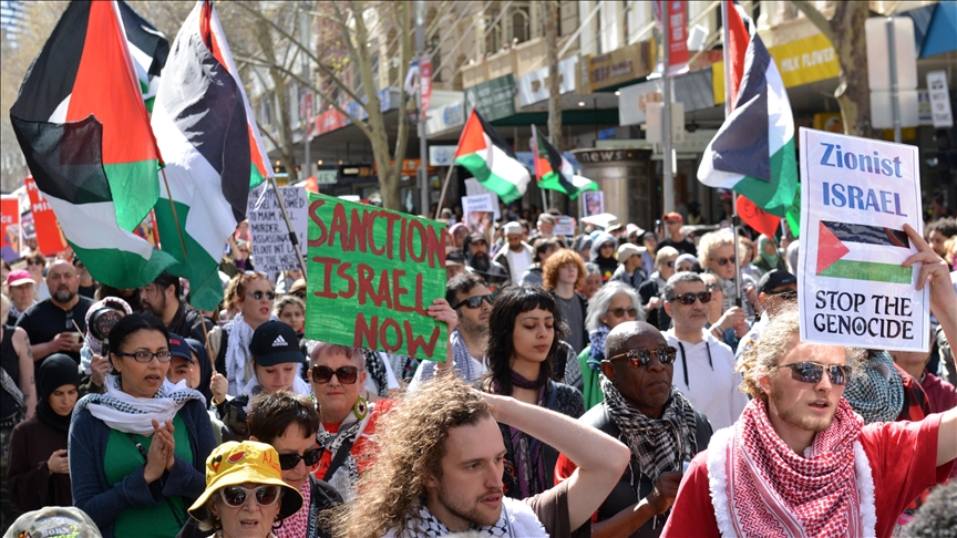 Avustralyalılar, İsrail'in Gazze'ye saldırılarını 100 haftadır protesto ediyor