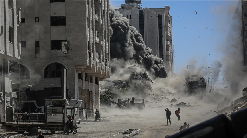 جيش إسرائيل يقتل 20 فلسطينيا بغارات على غزة الأحد