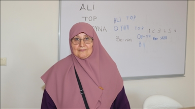 Okuma yazma bilmediği yıllarda sürekli kaybolan Nimet nine artık rahatça geziyor