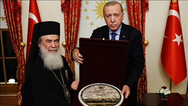 Patriarch of Jerusalem presents historic covenant replica to Turkish president