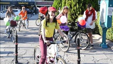 Konya'da kadınlar Dünya Otomobilsiz Kentler Günü'ne dikkati çekmek için pedal çevirdi