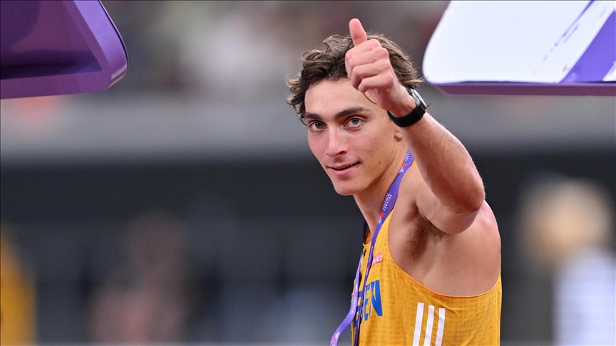Armand Duplantis oborio svjetski rekord i treći put zaredom postao prvak svijeta