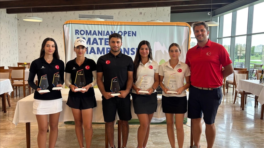 Milli golfçüler Sude Bay ve Selen Sedar, Romanya'da birinci oldu 
