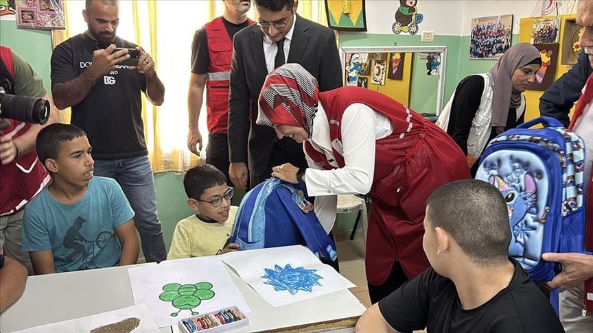 وفد من الهلال الأحمر التركي يزور الضفة الغربية