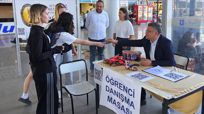 Kütahya’da rektör öğrencileri otogarda karşıladı