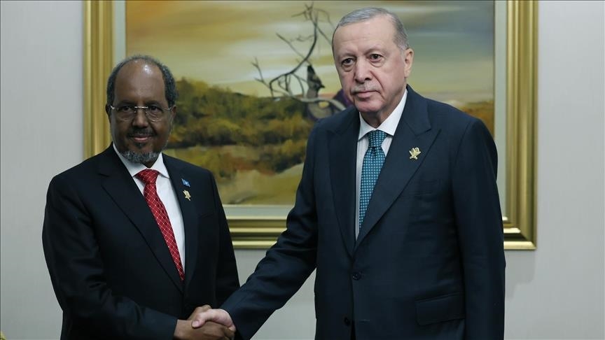 الرئيس أردوغان يلتقي نظيره الصومالي في الدوحة