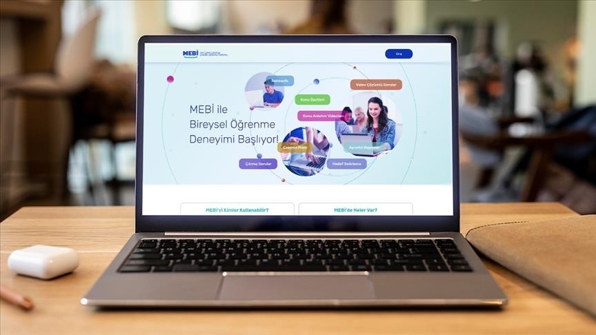 MEB'in yapay zeka destekli "MEBİ" platformu ortaokul öğrencilerinin kullanımına sunuldu
