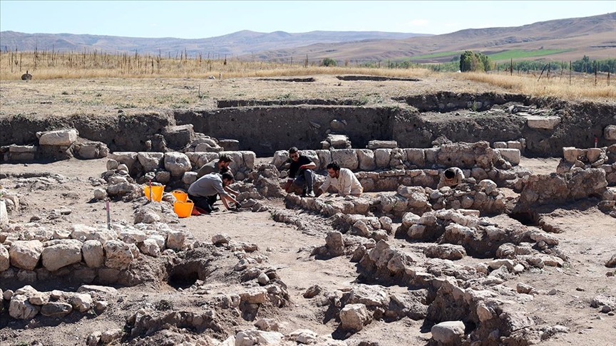 Hitit yerleşim yeri Kayalıpınar'da 56 çivi yazılı tablet ve 22 mühür baskısı bulundu