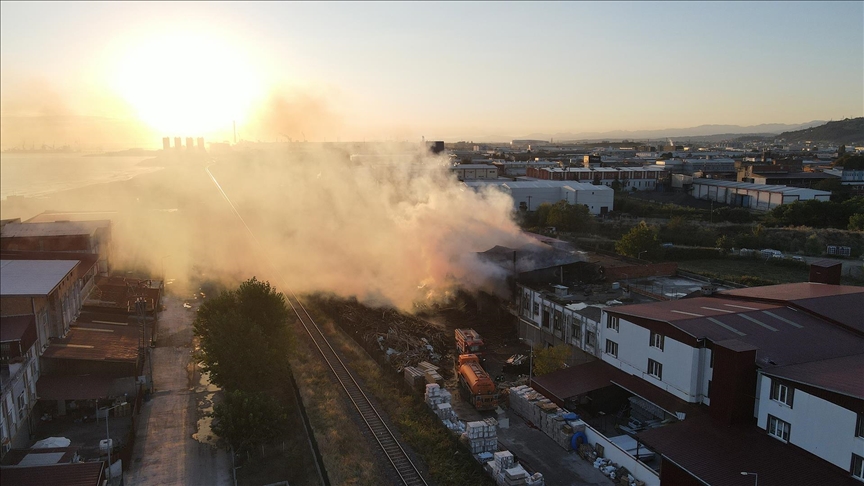 Samsun'da yangın çıkan kereste fabrikasında soğutma çalışmaları sürüyor