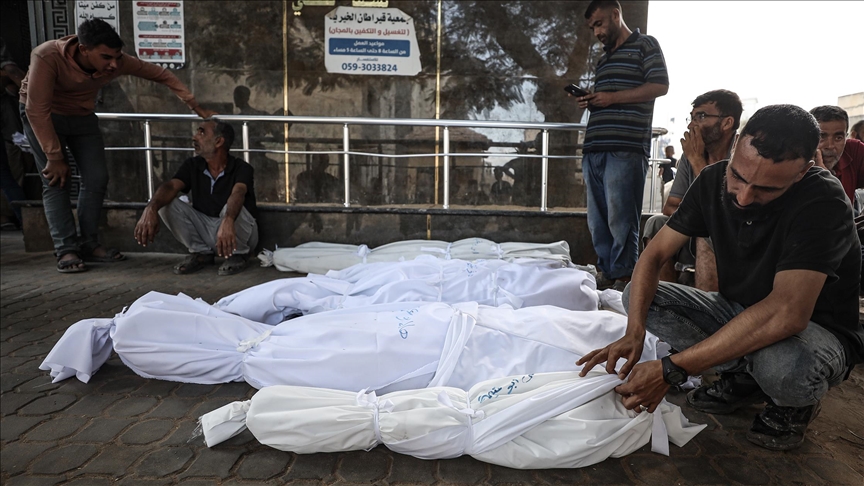 يوم دامٍ بغزة.. إسرائيل تقتل أكثر من 100 فلسطيني بغارات جوية عنيفة 
