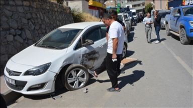 Li Hekariyê barkêşa ku frena wê negirt, li 6 wesayîtan qelibî