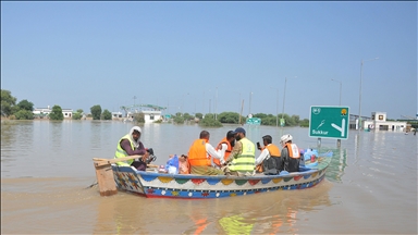 Thousands displaced as floods inundate further stretches in northeastern Pakistan