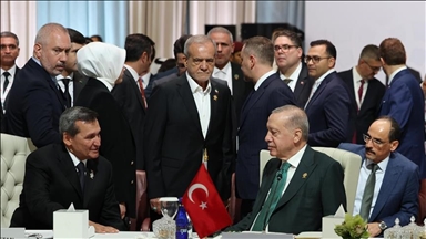 Erdogan bertemu dengan kepala pemerintah negara Islam di sela-sela KTT OKI dan Liga Arab