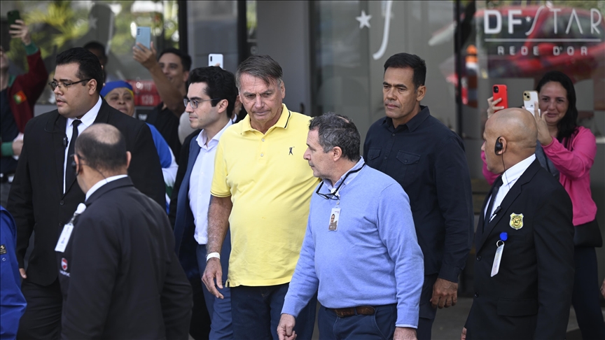 Brésil : l’ex-président Jair Bolsonaro hospitalisé en « urgence », confirme son fils 