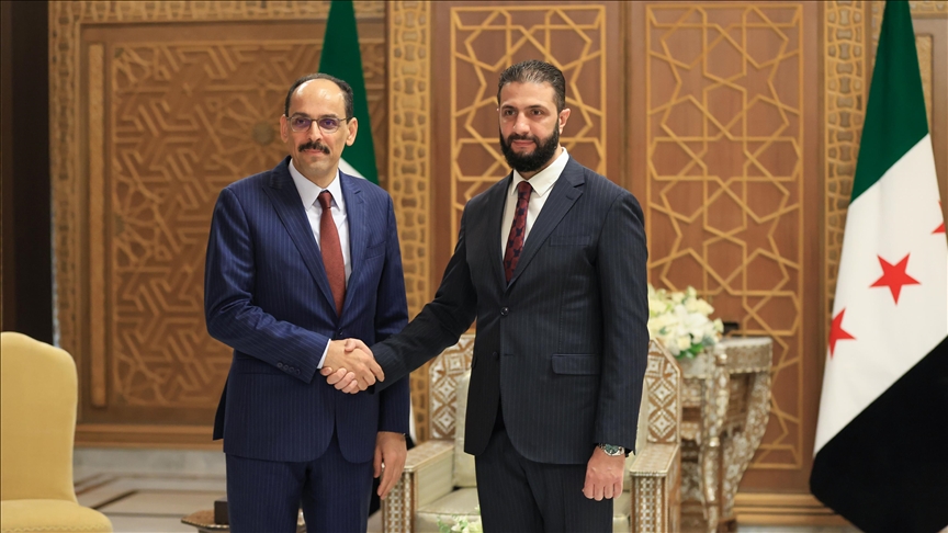 Le chef du service de renseignement turc reçu par le président syrien Ahmed al-Chaara