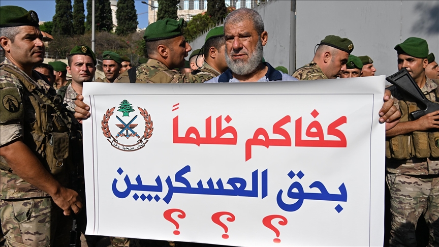لبنان.. عسكريون متقاعدون يحتجون للمطالبة بتحسين رواتبهم