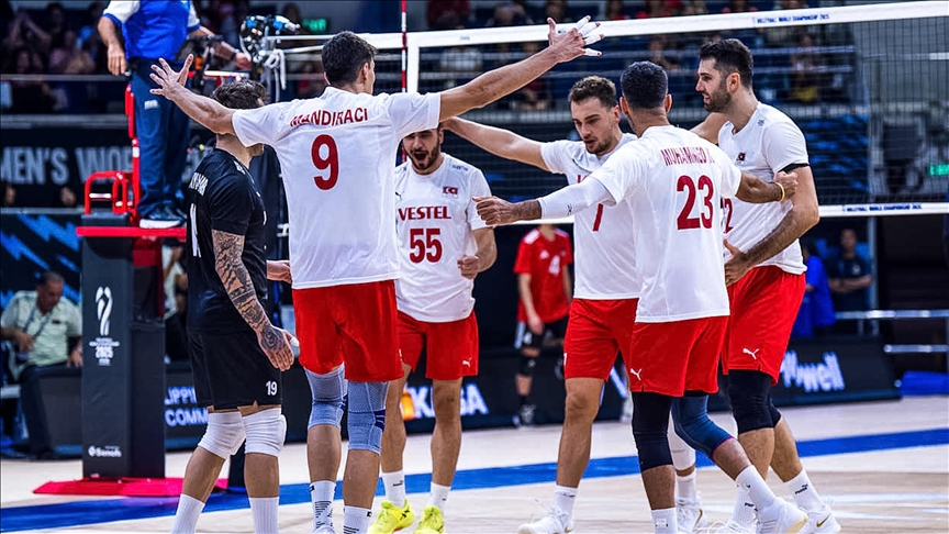 Dünya Şampiyonası'nda Kanada'yı 3-0 yenen A Milli Erkek Voleybol Takımı, son 16 turuna grup lideri olarak yükseldi