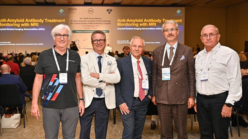 Nöroradyoloji derneklerinin temsilcileri İstanbul'daki kongrede buluştu