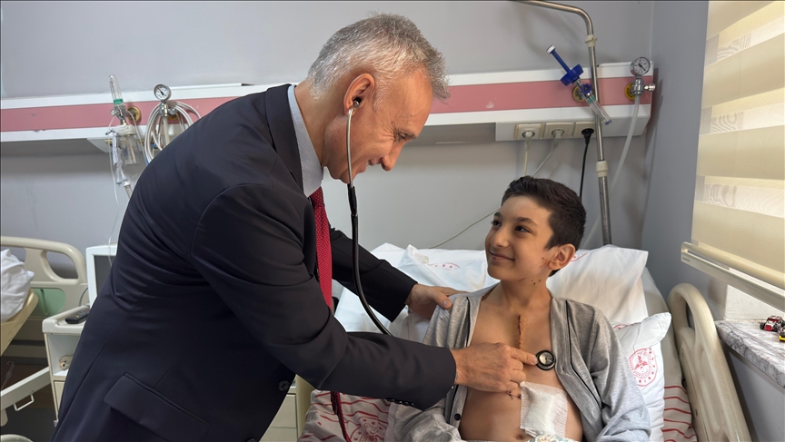 İzmir'de 12 yaşındaki Yusuf Selim, üçüncü kalp ameliyatıyla rahat nefese kavuştu