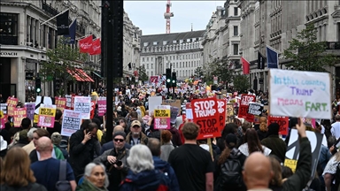 İngiltere'ye resmi ziyaret düzenleyen ABD Başkanı Trump, Londra'da protesto edildi
