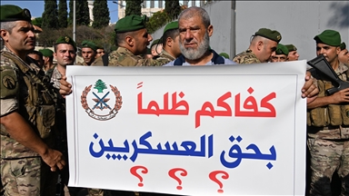 لبنان.. عسكريون متقاعدون يحتجون للمطالبة بتحسين رواتبهم