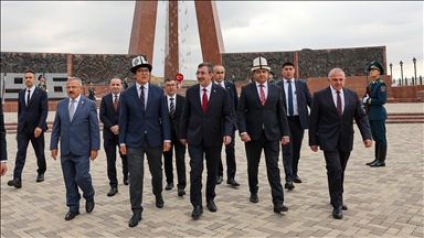Cumhurbaşkanı Yardımcısı Yılmaz, Kırgızistan'da Ata Beyit Ulusal Tarih ve Anıt Kompleksi'ni ziyaret etti