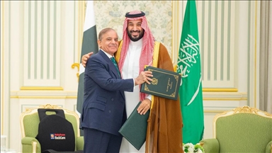 السعودية وباكستان توقعان اتفاقية دفاع استراتيجي مشترك