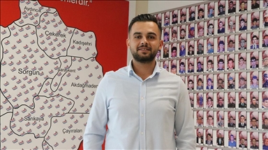Gazi uzman çavuş, şehit yakınları ve gaziler için mesaisini sürdürüyor