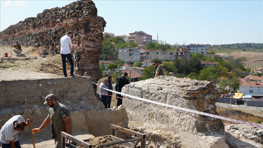 Orta Çağ'da inşa edilen Çorlu Kalesi'nde arkeolojik kazılar sürüyor