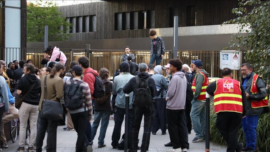 Речиси 100 приведени на протестите низ Франција, двајца повредени во судирите во Лион