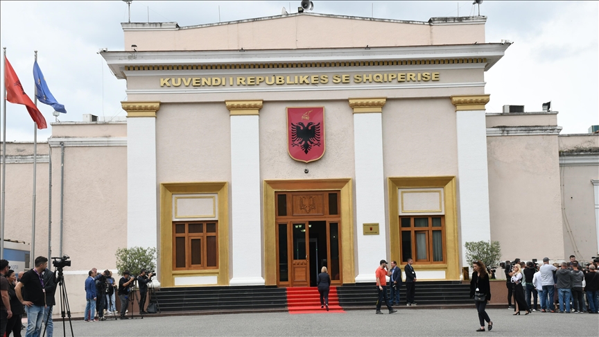 Kuvendi i Shqipërisë miraton programin dhe qeverinë e re 