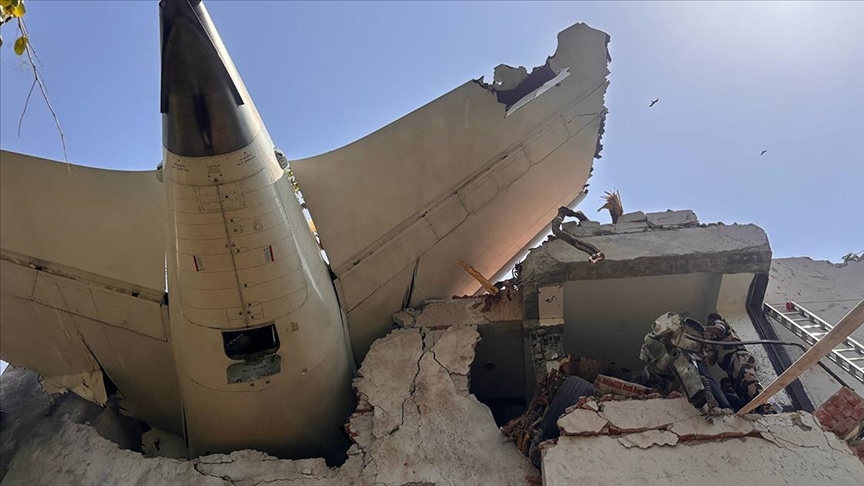 Hindistan'da 260 kişinin öldüğü uçak kazası için aileler Boeing ve Honeywell'e dava açtı