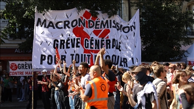 France: Des dizaines de milliers de manifestants à Paris