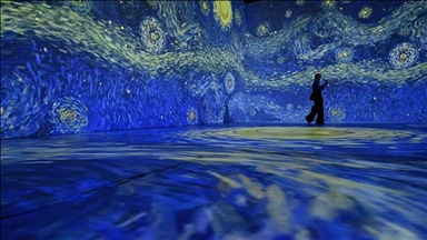 Net me yje, drita virtuale: Bota e Van Gogh-ut bëhet dixhitale në Stamboll