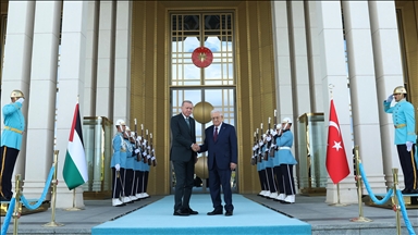 أردوغان يلتقي نظيره الفلسطيني في أنقرة