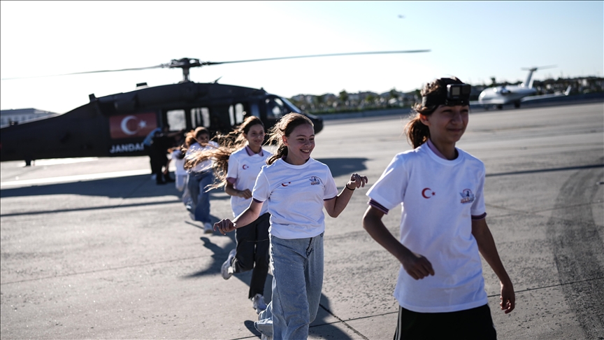 TEKNOFEST'te öğrenciler ilk kez helikopter deneyimi yaşadı