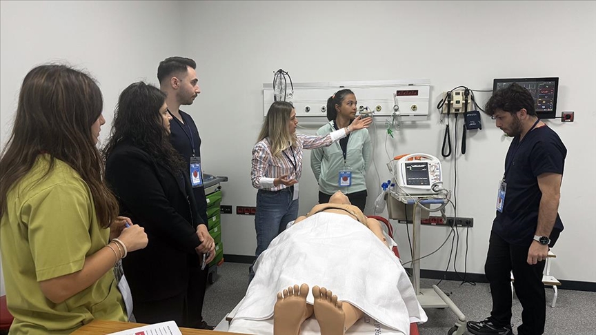 Tıp öğrencileri vakaya müdahale becerilerini "simülasyonla" geliştiriyor