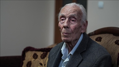 Kore Savaşı'nda bandocu olarak görev yapan İzmirli gazi, şehitler için çaldıkları marşları unutamıyor