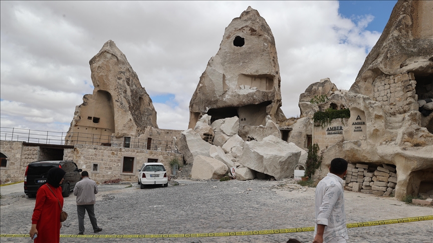 Nevşehir'de peribacasının bir bölümü çöktü