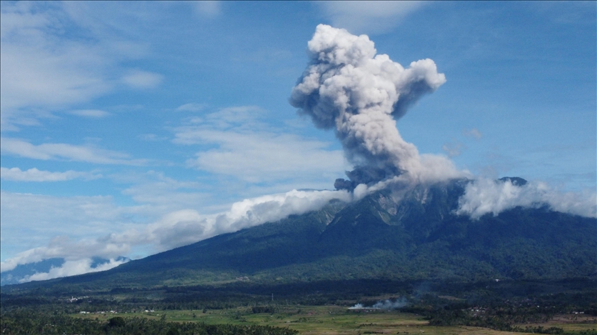 Indonesia's Mount Merapi erupts, spewing ash up to 1,000 meters