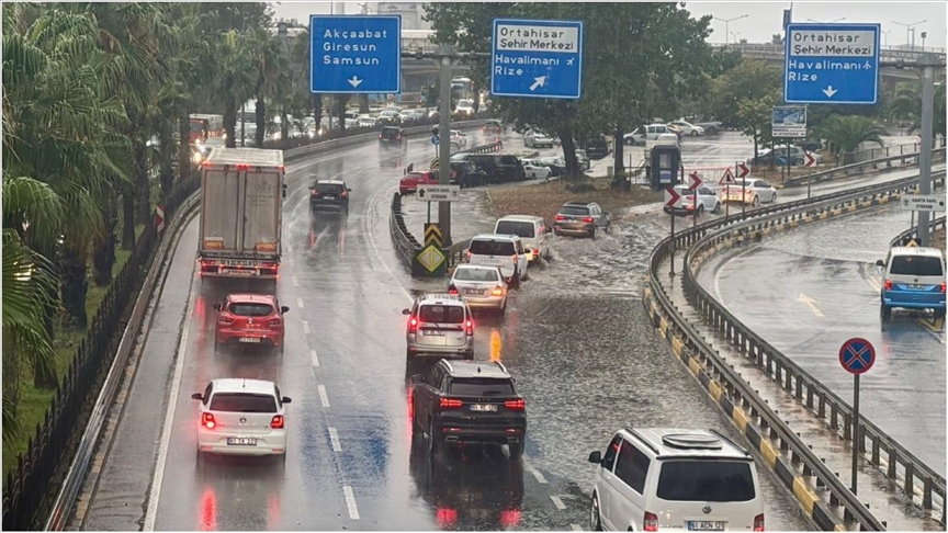İçişleri Bakanlığı, Doğu Karadeniz'de devam eden kuvvetli yağışlara karşı uyardı