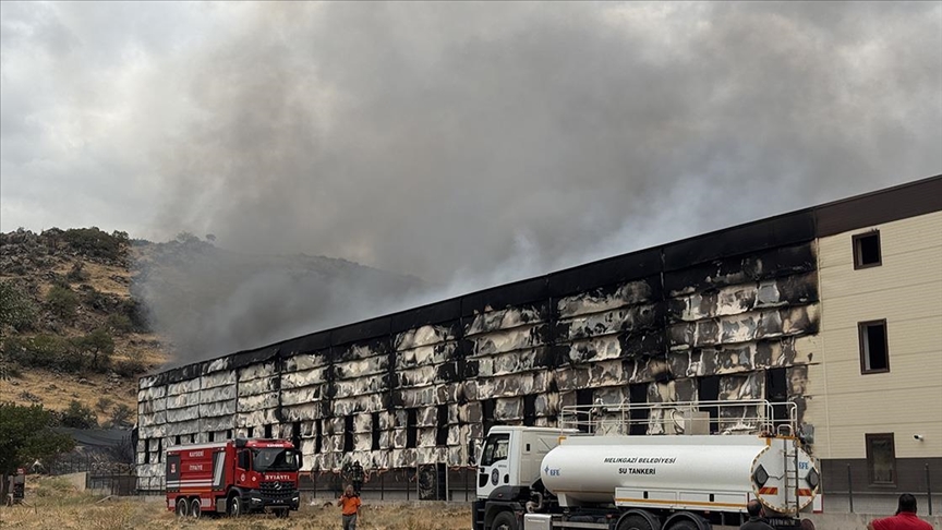 Kayseri'de mobilya fabrikasında çıkan yangın söndürüldü