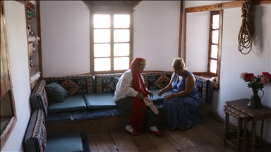 Arkeologia promovon jashtë vendit shtëpitë prej qerpiçi të fshatit të të parëve të saj