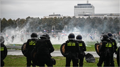 Hollanda’da sığınmacı karşıtı protesto çatışmalara dönüştü