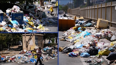 İzmir Buca'da toplanmayan çöpler tepkiye neden oluyor