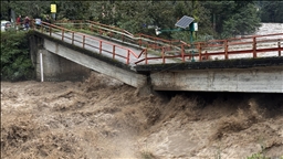 Rize'de sağanak yağış hayatı olumsuz etkiliyor