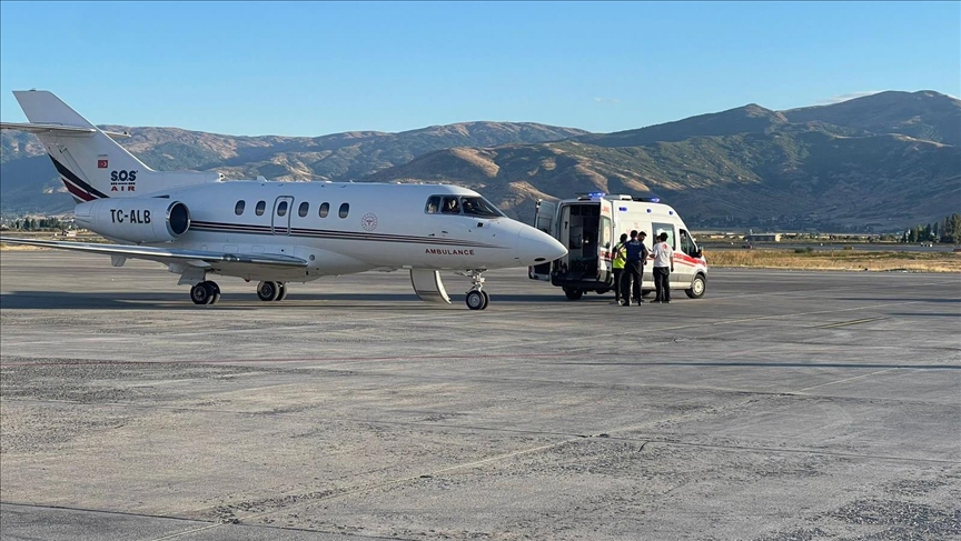 Li Bidlîsê nexweş bêhngiranî û tansiyonê bi ambulansa balafir sewqî Enqereyê kirin