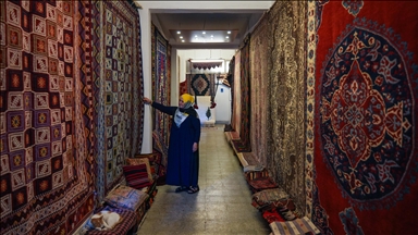 Hollandalı ressamın tablosundaki Bergama halısı, doğduğu topraklarda yeniden dokunuyor