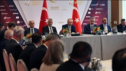 Cumhurbaşkanı Erdoğan: ABD ile 100 milyar dolarlık ticaret hacmi müşterek hedefimiz olmayı sürdürüyor